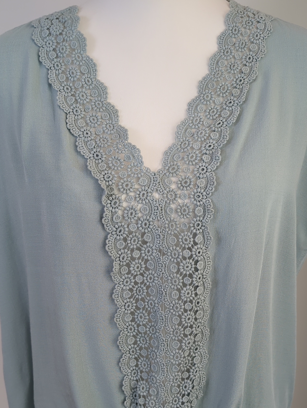 Allie Rose Boho Lace Trim Tie Front V-Neck Blouse Mint Sage Blue Green MEDIUM - Picture 4 of 16